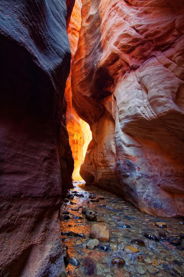 Contraste des couleurs du slot canyon de Kanarra Creek Utah