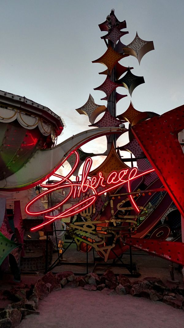 Enseigne Liberace allumée Neon Museum Las Vegas