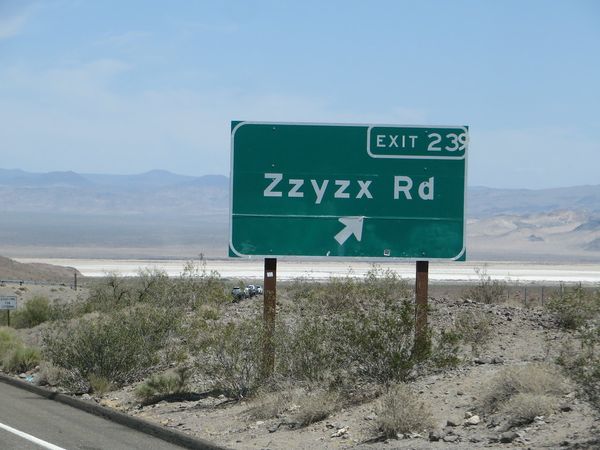 Panneau Zzyzx road