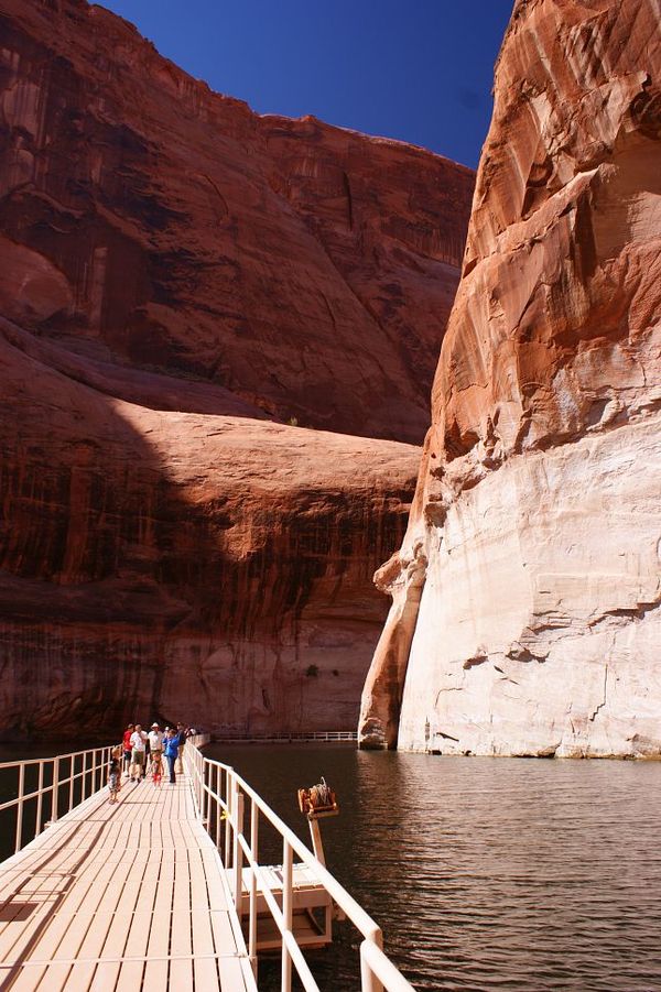 Ponton du débarquement Rainbow Bridge Tour