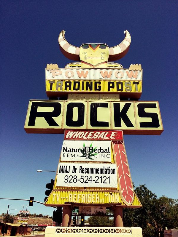 Enseigne Pow Wow Trading Post Holbrook Route 66 Arizona