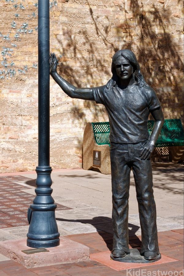 Statue en bronze à l'effigie du chanteur Glenn Frey du groupe Eagles Winslow Arizona Route 66