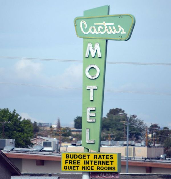 Enseigne Cactus Motel Barstow Route 66 Californie