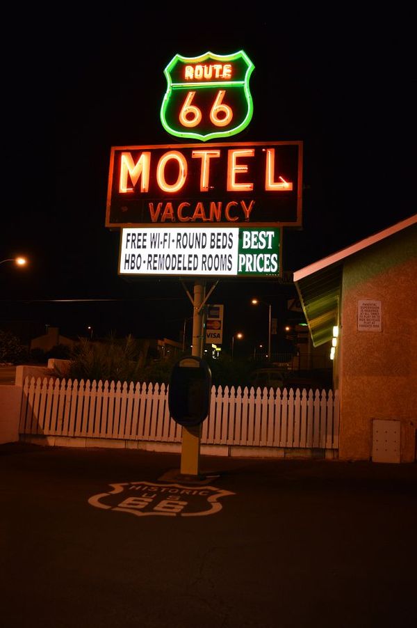 Enseigne Route 66 Motel Barstow Californie