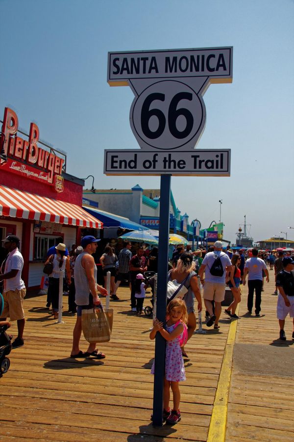 Le panneau "End of the Trail" Route 66 Santa Monica Pier Californie