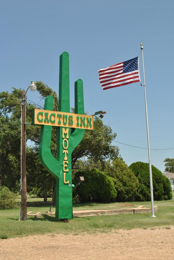Enseigne Cactus Inn McLean Route 66 Texas