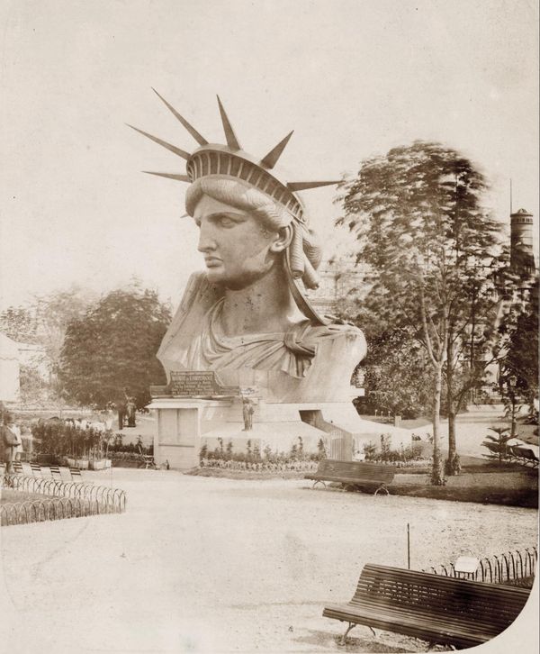 La tête de la Statue de la Liberté présentée à l'exposition universelle de Paris en 1878