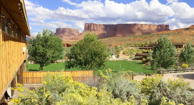 Red Cliffs Lodge