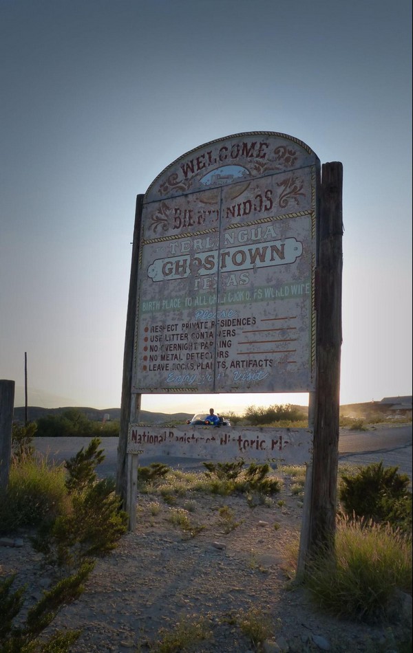 Panneau bienvenue à Terlingua