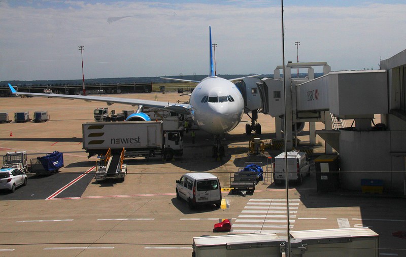 Avion en préparation sur le parking de l'aéroport aux USA