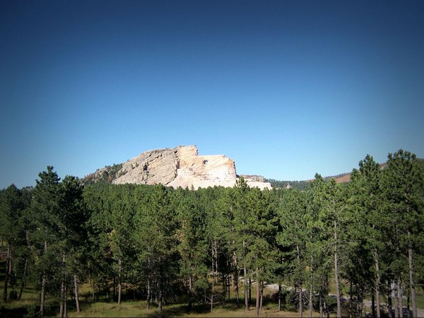Vue éloignée du Crazy Horse Memorial