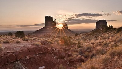 Monument Valley Sunrise