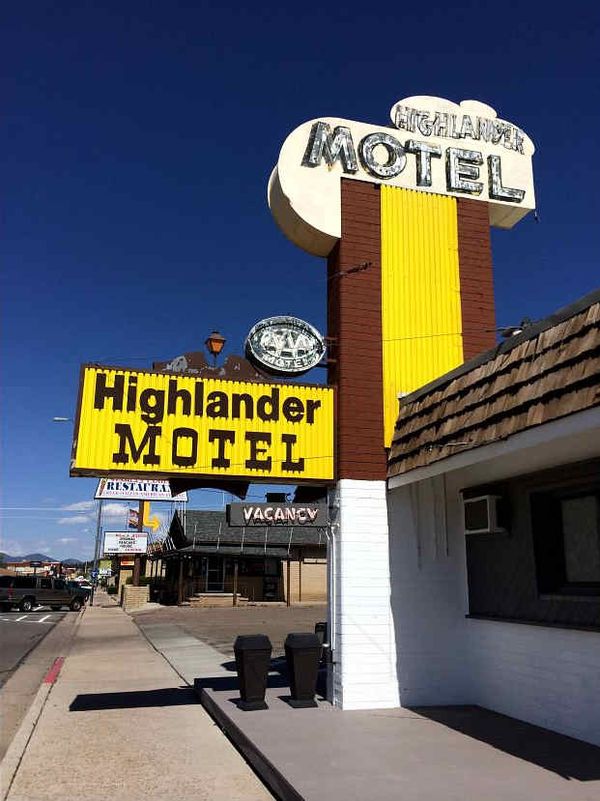 Enseigne vintage Highlander Motel Williams