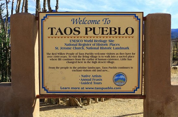 Panneau Welcome to Taos Pueblo