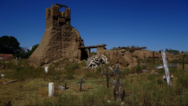 Ancienne église et cimetière Taos Pueblo