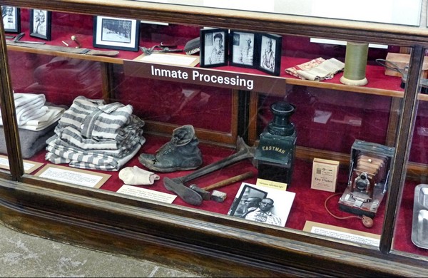 Vitrine du musée de la prison de Yuma