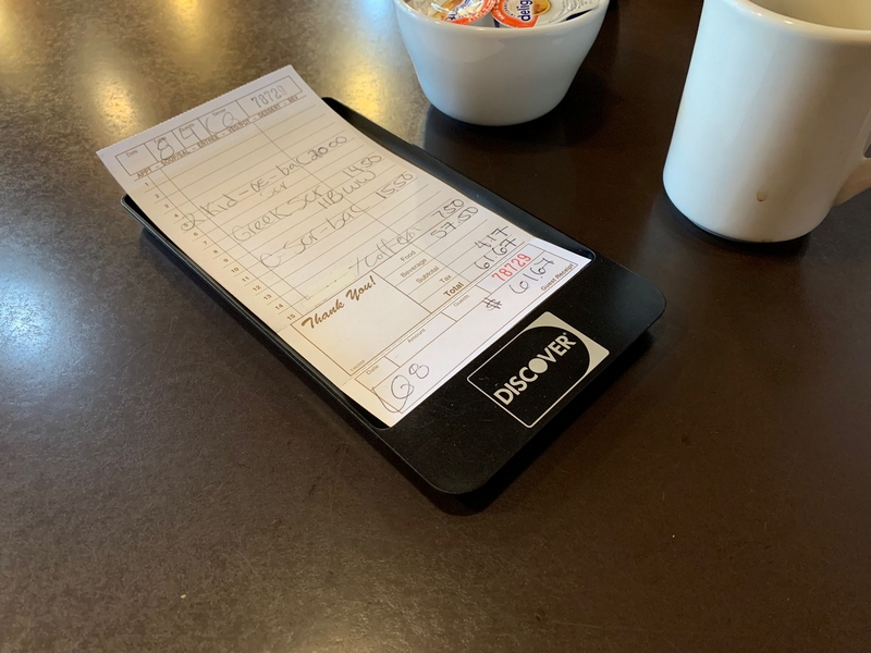 Addition dans un restaurant aux États-Unis