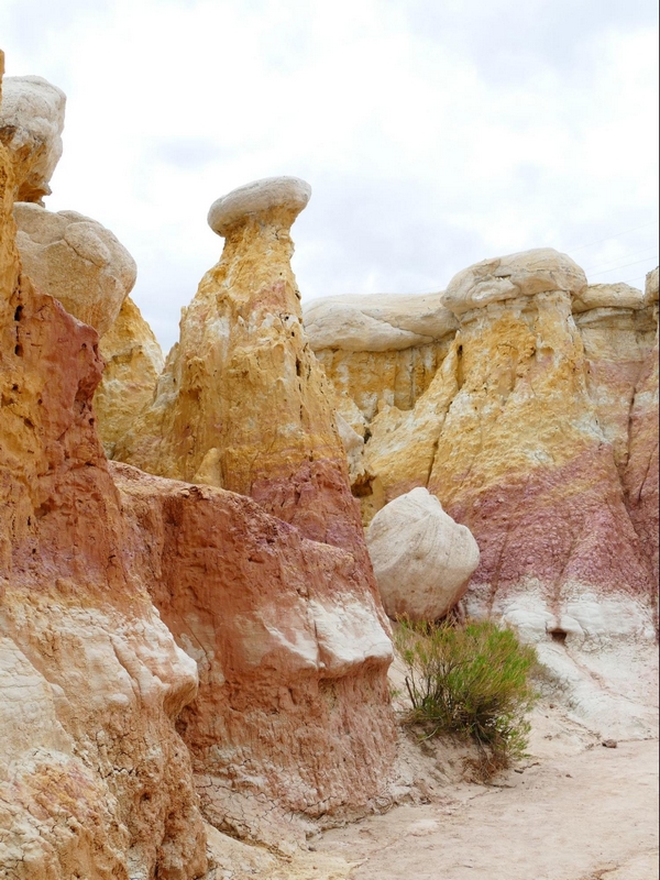 Cheminées de fée Paint Mines Interpretive Park