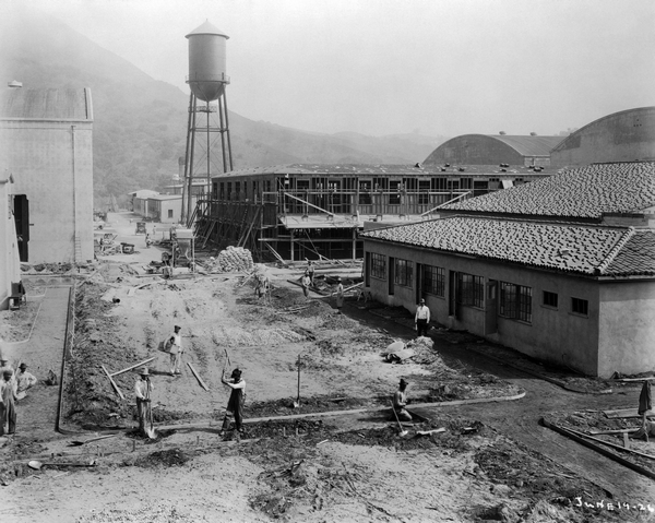 Warner Bros. Studio Lot en construction par First National, 19 juin 1926