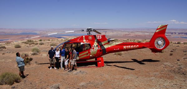 Hélicoptère sur la Tower Butte