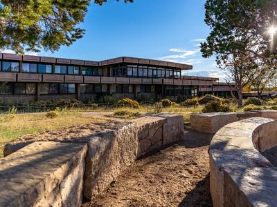 Thunderbird Lodge